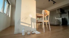 リビングの壁紙の黄ばみ・黒ずみを落とすコツは「こすらない」だった